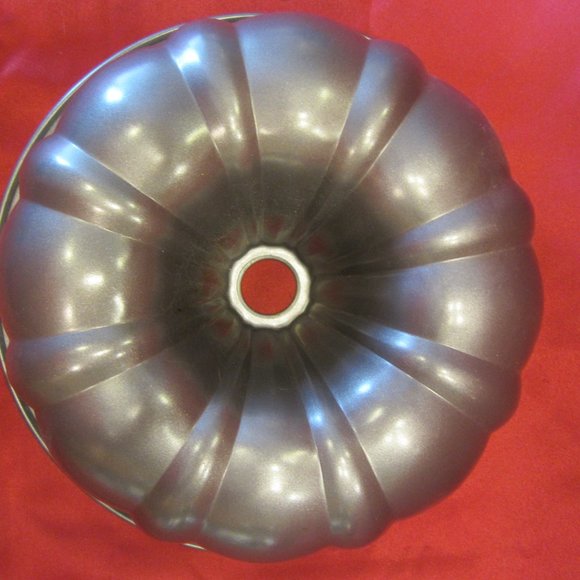 FLUTED BUNDT PAN, NONSTICK DK GRAY METAL CAKE PAN - Picture 4 of 4